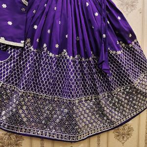 Conjunto de Lehenga Choli Azul Violeta de Diseñador para Niñas, Bordado con Lentejuelas, para Bodas y Fiestas, Ropa Étnica Infantil - Product Image 4