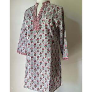 Colección de Blusas Modestas con Cuello Mandarín, Tejido Gris Estampado a Mano, Transpirable, para Uso Diario Informal - Product Image 2