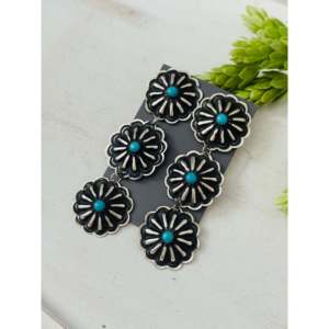 Pendientes Colgantes Navajo Hechos a Mano con Turquesa Kingman y Plata de Ley, Diseño de Flor con Concho - Product Image 3