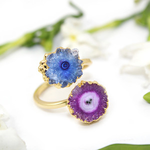 Design antique Quartz solaire Double pierre taille libre bague bleu et violet 24K plaqué or laiton métal bijoux pour femmes fiançailles - Product Image 1