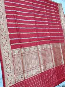 Saris en soie brocart personnalisés de couleur rouge avec bordure dorée, idéaux pour les mariages et adaptés à la revente - Product Image 6