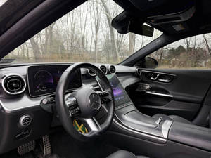 รถยนต์เมอร์เซเดส-เบนซ์ ซี-คลาส ซี 300 4MATIC ปี 2024 สภาพดี ใช้งานน้อย - Product Image 3