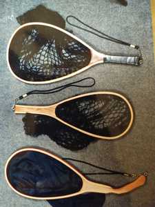 Pas cher Prix En Bois Pêche À La Mouche Truite Épuisette Avec Naylon Et Filet À Mailles Et Long Crochet Élastique De Suspension - Product Image 5