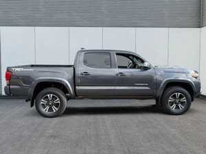 Pick-up Toyota Tacoma gris, double cabine, véhicule utilitaire, 2016 - 2020 et après - Product Image 5