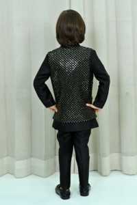 ชุดเชอร์วานีผ้าไหมแท้แบบดั้งเดิมสำหรับเด็กผู้ชาย สำหรับงานแต่งงานและงานเลี้ยง พร้อมสัมผัสความเป็นเอกลักษณ์แบบทันสมัย - Product Image 3