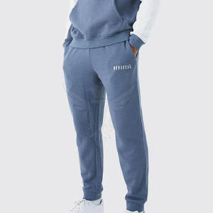 ชุดวอร์มผู้ชายสำหรับออกกำลังกาย ผลิตจากผ้าเนื้อบางเบาและวัสดุที่นุ่มสบาย เหมาะสำหรับการออกกำลังกายในยิมและการออกกำลังกายประจำวัน - Product Image 3