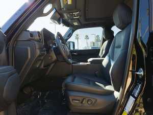 รถยนต์อเนกประสงค์ SUV ปี 2025 เกียร์อัตโนมัติ ขับเคลื่อน 4 ล้อ กล้องมองหลัง เครื่องยนต์เบนซิน พวงมาลัยซ้าย เบาะสีเข้ม ไฟหน้า LED หลังคาซันรูฟ - Product Image 4