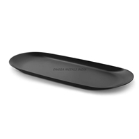 Plateau de service moderne en métal doré, fait main, en forme de lèvres, finition brillante, design unique pour une présentation décorative chic et élégante