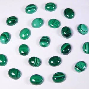 Cabochon ovale en vrac vert malachite naturelle de haute qualité 4x3 MM pour bijoux - Product Image 1