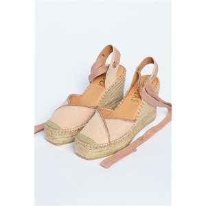 Alpargata cerrada con tacón de cuña alto - Product Image 2