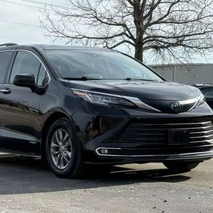 OFERTA DE VENTA GLOBAL CERTIFICADA PARA 2026 2021 Toyota Sienna XLE 7 Pasajeros FWD - Product Image 1