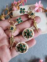 Magnifiques boucles d'oreilles ethniques de luxe en jade et Kundan, motif paon floral, bicolores, pour mariages et fêtes féminines