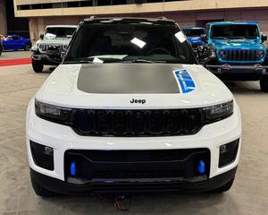 Jeep Grand Cherokee 4xe 4WD Híbrido SUV 2024 Seminuevo - Product Image 3