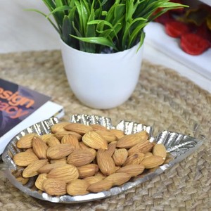 Plateau décoratif en forme de feuille d'aluminium enduit de couleur argent plateau de service en métal fait à la main pièce maîtresse bol décor à la maison - Product Image 1