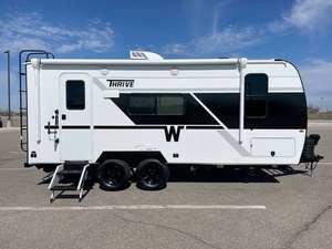 Prix Réduit Caravane de Voyage Légère et Moderne Winnebago Thrive 18FBS 2022-2024 d'Occasion, Capacité 6 Personnes, Prête à l'Exportation - Product Image 2