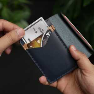 Non. 69 Portefeuille vertical à deux volets en cuir véritable, fait à la main, couleur bleu et marron - Product Image 5