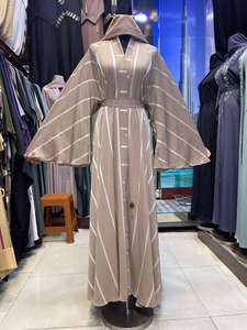 Abaya de luxe à manches longues en polyester de Dubaï 2025, magnifique vêtement islamique traditionnel noir pour femmes, fait main avec des sequins et des perles - Product Image 3