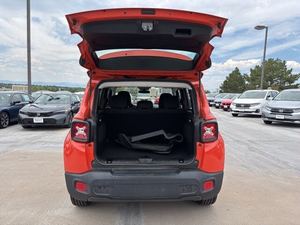 Jeep Renegade Sport 2015, 4WD, Tamaño de Neumáticos R17, Caja de Cambios Automática, Asientos de Cuero, Cámara Trasera, Techo de Aleación de Aluminio, Gasolina/Eléctrico Oscuro, 4L - Product Image 6