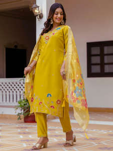 Exportador Indio de Conjuntos de Kurta y Pantalón Bordados a Mano con Estampado Floral para Mujer, con Dupatta, para Fiestas Cómodas, a Precio de Fábrica - Product Image 2