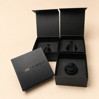 Boîte cadeau magnétique en carton noir de luxe, en forme de livre, avec doublure en éponge, emballage haut de gamme, fond beige clair, laminage mat