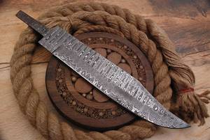 Cuchillo Bowie de punta clip hecha a mano, DIY, OEM, personalizado, hoja en bruto de acero de Damasco con mango de media cola, 10 pulgadas de longitud total - Product Image 2
