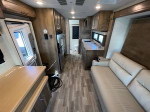 Remolque de Viaje Usado Tiffin Wayfarer 25JW 2023 con Tienda de Campaña en el Techo en Venta - Product Image 3