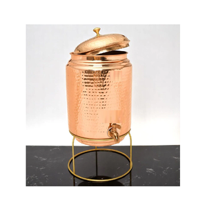 Pot d'eau en cuivre avec verre pour avec support en laiton Chambre à coucher Utilisation Verres avec couvercle meilleure qualité pcs - Product Image 1