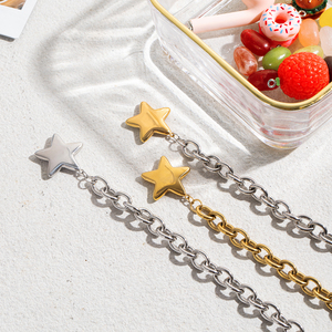 Collana con Ciondolo Minimalista e Trendy in Acciaio Inossidabile Placcato Oro 18K, Ciondolo a Stella a Cinque Punte Bicolore Liscio - Product Image 5