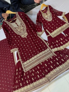 Camisa de tela de gasa para madre e hija de Ssumaira, trabajo hecho a mano en camisa y Gharara Dupatta, bordado pesado de gasa - Product Image 6