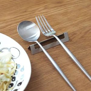 Repose-couteaux en métal de marque privée de qualité supérieure avec un savoir-faire de haute qualité, adapté aux styles de décoration intérieure modernes et minimalistes - Product Image 1