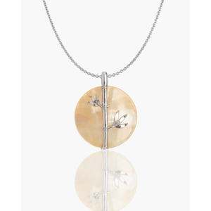 Collar con Colgante de Bambú - Cadena Chapada en Oro de Moda con Detalles de Diamantes y Perlas - Product Image 5