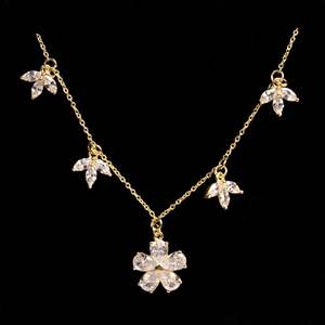 Collier en argent sterling 925 avec grappe de fleurs en zircon pour les occasions festives - Product Image 4