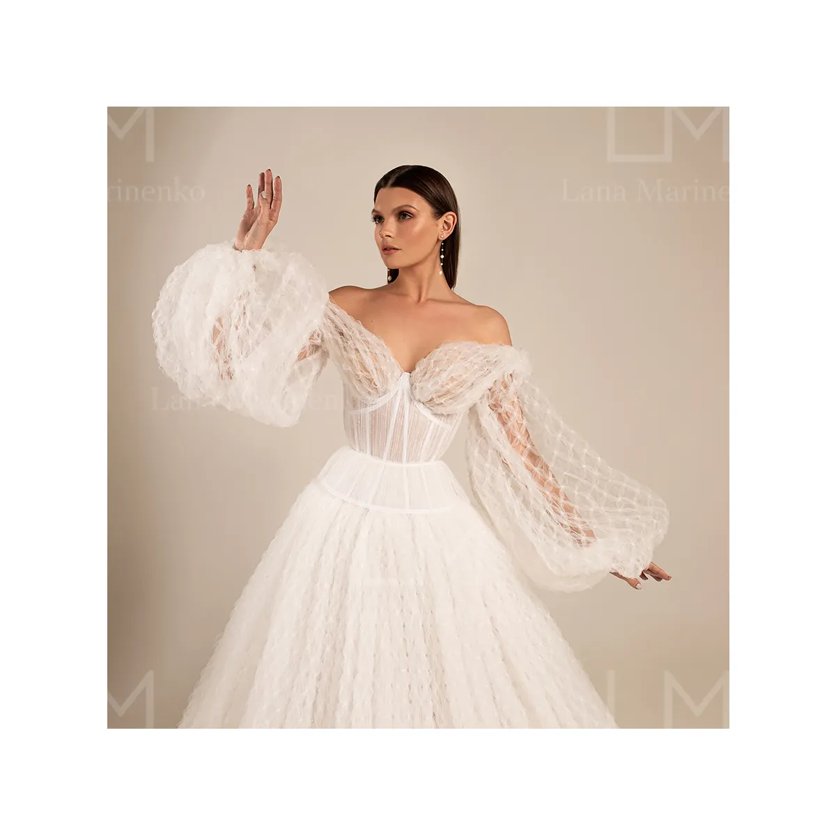Custom design semi-open back and lace-up A silhouette "Bridget" woman's wedding dress with detachable puff sleeves for bride