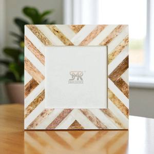 Cadre photo personnalisable en bois de chevron beige brun fait à la main, style rustique moderne créatif, avec verre flexible pour la décoration de table à la maison - Product Image 4