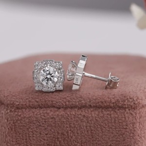 Boucles d'oreilles Halo en diamant de laboratoire de coupe ronde en or massif 10 carats Boucles d'oreilles en diamant véritable avec un prix de marché imbattable - Product Image 3