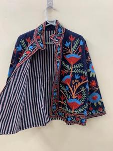 Veste courte en velours Suzani à broderie florale Veste courte en velours avec broderie florale Bomber Suzani Veste pour femme - Product Image 3