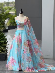 Conjunto de Lehenga VASTRA COTTAGE de Organza Pura con Estampado Digital, Blusa con Bordado de Lentejuelas y Dupatta de Encaje de Diseño - Product Image 6