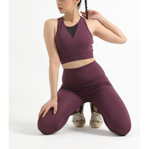 Ropa deportiva para gimnasio para mujer, conjunto deportivo con logotipo privado personalizado, conjunto de 2 piezas de Yoga transpirable sólido con cierre de cintura elástica para hacer ejercicio - Product Image 2