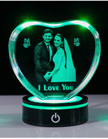 Cœur en cristal poli gravé au laser 3D avec base LED - Cadeau de mariage tendance sur le thème des fées