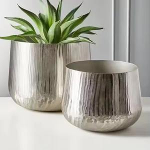 Jardinière de sol décorative unique de grande taille pour la décoration de la maison, du jardin et des mariages, personnalisable en finition avec du métal de haute qualité - Product Image 1