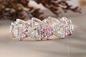 สร้อยข้อมือเพชรมอยส์ซอไนต์ที่สวยงามพร้อมรูปหัวใจเพชรโมอิสซาไนต์สีชมพูของขวัญที่สมบูรณ์แบบสำหรับเธอ - Product Image 3