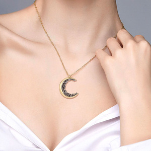 Collier à breloque croissant de lune en cristal noir plaqué or, collier à pendentif lune incrusté pour la fête des mères - Product Image 5