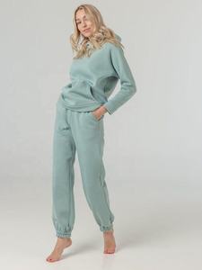 Ensemble de survêtement décontracté deux pièces vert sauge pour femme : sweat à capuche épais et pantalon de jogging à revers assorti – OEM ODM - Product Image 2