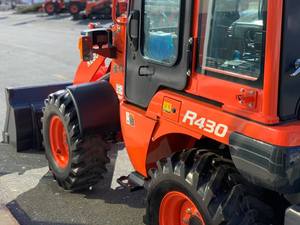 Cargadora de Ruedas Compacta Kubota R430 2020 |   Cargador Frontal 4x4 con Motor Diésel de 47.6 HP |   Cargadora Articulada de 3.5 Toneladas para Construcción - Product Image 4
