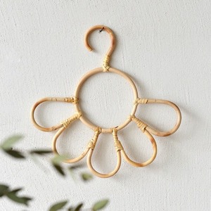 Cintre en rotin à fleur de soleil bon marché pour bébé, cintres en rotin pour bébé - Product Image 1