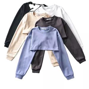 Sweat-shirt à capuche court en coton imprimé avec logo personnalisé pour femmes col montant haut court d'hiver Maximize Wear articles en stock - Product Image 6