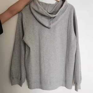 Sweat à capuche court à manches longues respirant léger pour femmes - Product Image 4