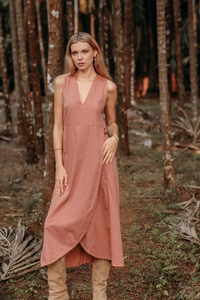 Maxi vestido bohemio de algodón orgánico Rosa polvoriento Estilo Vintage con cuello en V transpirable y teñido liso para la temporada de otoño - Product Image 2