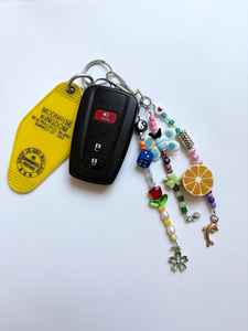 Porte-clés 3 brins avec breloque dépareillée perlée à la main (petite taille) - Product Image 2