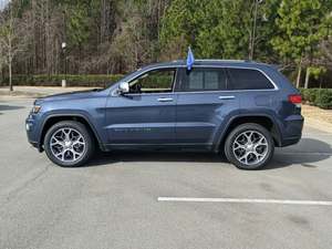 Jeep Grand Cherokee Limited 4WD SUV 2021 Súper Limpio con Asientos de Cuero, Techo Panorámico, Faros LED y Transmisión Automática - Product Image 3